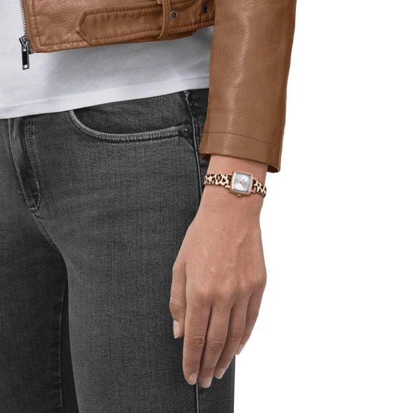 Tissot Tissot Lovely Square T058.109.37.036.00 Dames armbandhorloge Tissot Tissot Lovely Square T058.109.37.036.00 Dames armbandhorloge