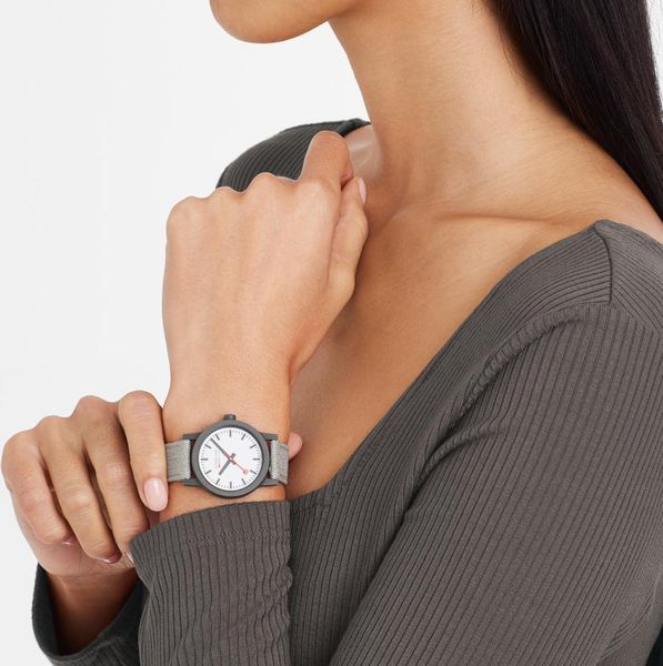 Mondaine essence MS1.32111.LH Reloj de Pulsera para mujeres