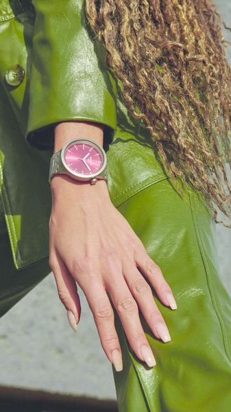 Swatch SCARLET SHIMMER SB07S104G Unisex horloge Swatch SCARLET SHIMMER SB07S104G Unisex horloge