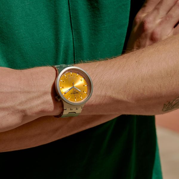 Swatch AMBER SHEEN SB07S103G Unisex horloge Swatch AMBER SHEEN SB07S103G Unisex horloge