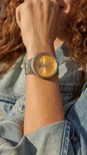 Swatch AMBER SHEEN SB07S103G Unisex horloge Swatch AMBER SHEEN SB07S103G Unisex horloge