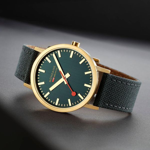 Mondaine Classic A660.30360.60SBS Orologio da polso uomo