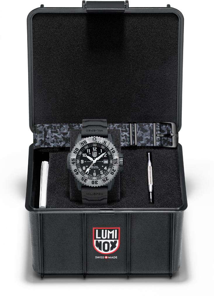 Luminox MIL-SPEC 3350 SERIES XL.3351.SET Mens Wristwatch With spare bracelet