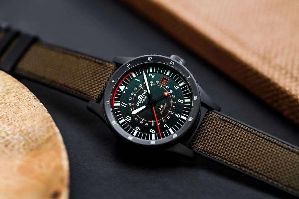 Fortis FLIEGER F-43 Triple-GMT PC-7 Team Edition F4260004 Herren Automatikuhr Streng Limitierte Auflage