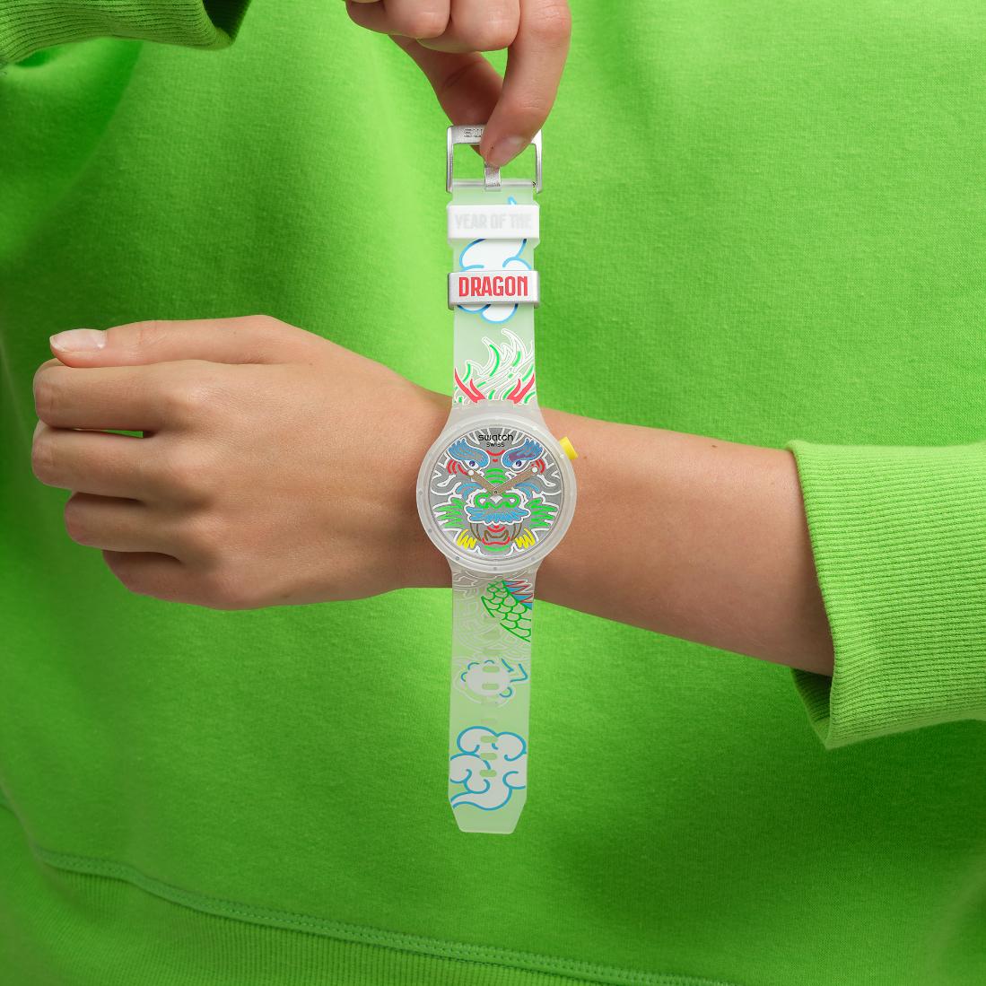 Swatch YEAR OF THE DRAGON: DRAGON IN CLOUD SB05Z102 Reloj unisex Momento Estelar de Diseño