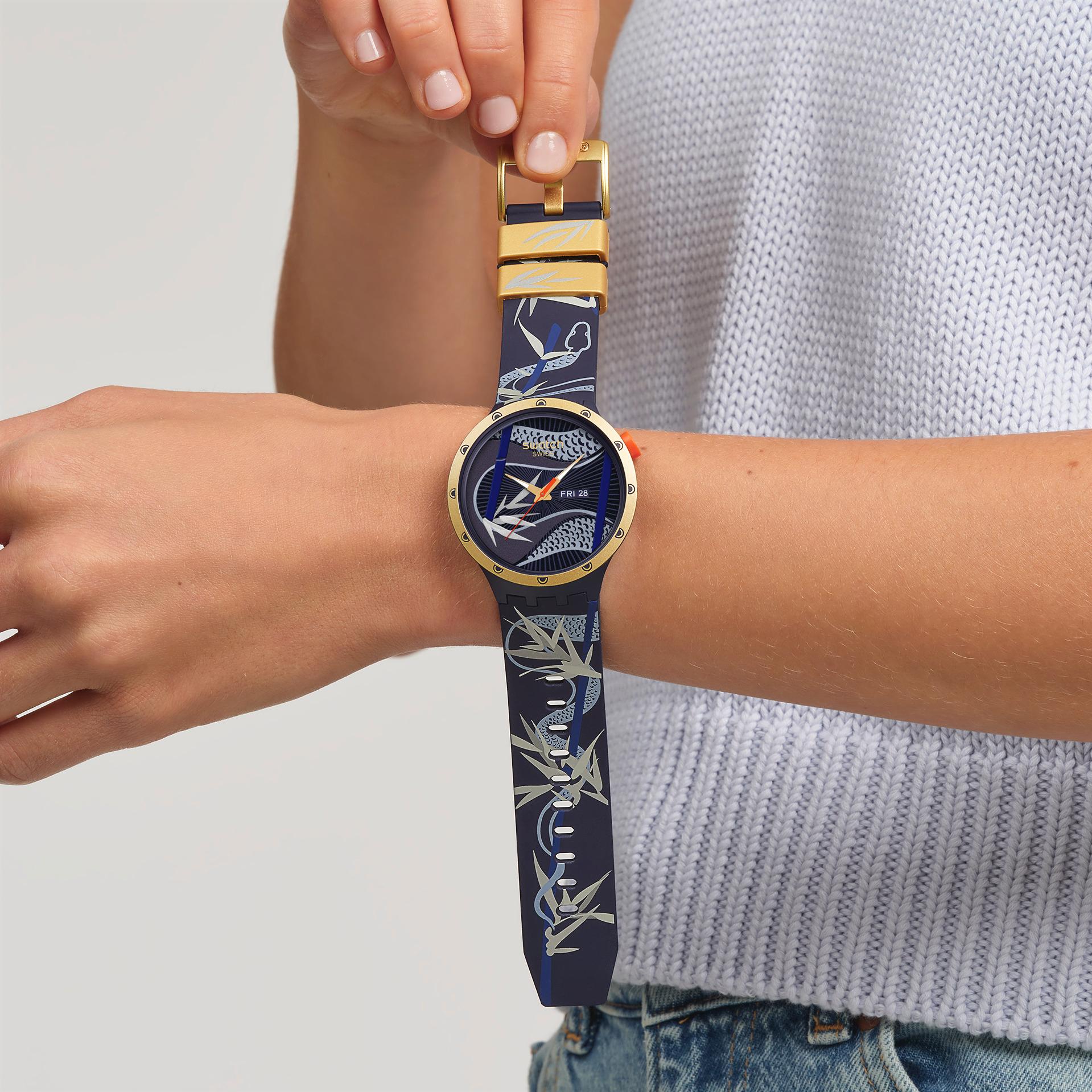 Swatch BLUE AND GOLDEN LITHE DANCER SB05Z700 Unisexuhr Design Highlight