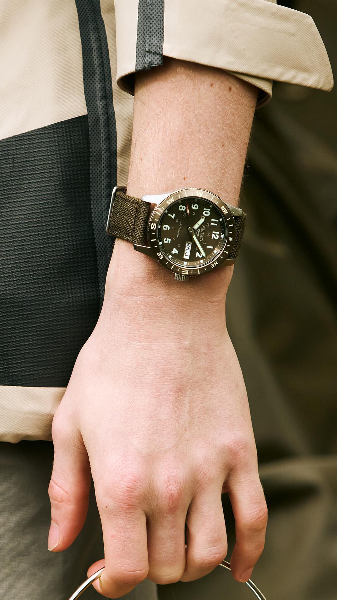 Seiko 5 Field Series HDB009K1 Herrenarmbanduhr Seiko 5 Field Series HDB009K1 Herrenarmbanduhr